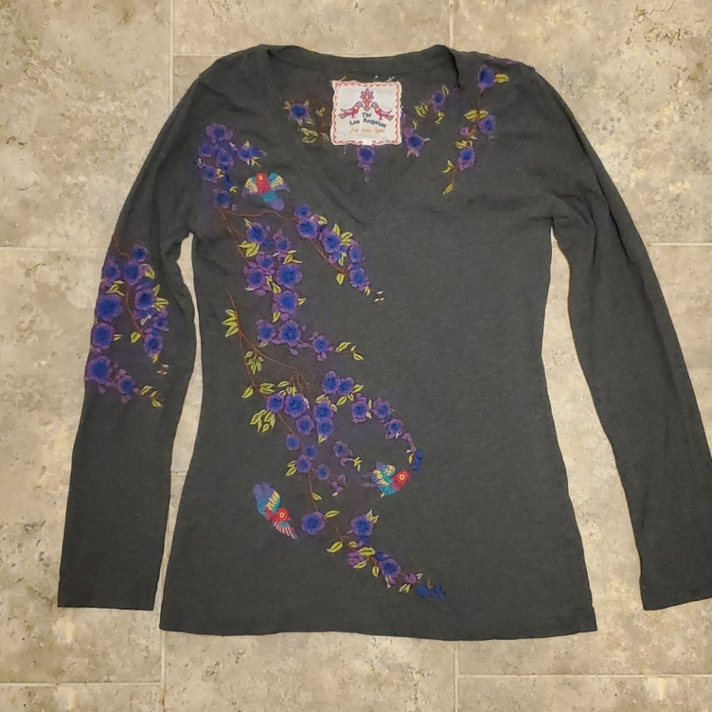 JW JOHNNY WAS EMBROIDERED FLORAL LONG SLEEVE V TOP